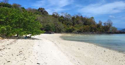 Zwemmen op het eiland Beras Basah