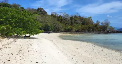 베라스 바사 섬에서 수영하기