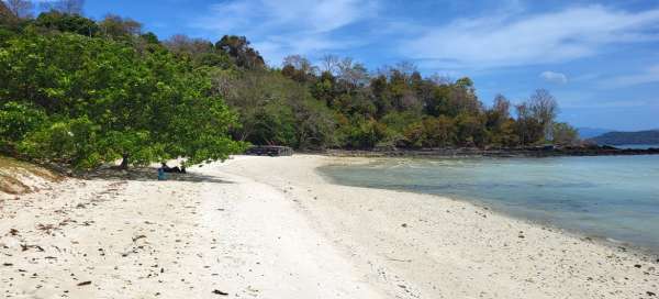 Zwemmen op het eiland Beras Basah