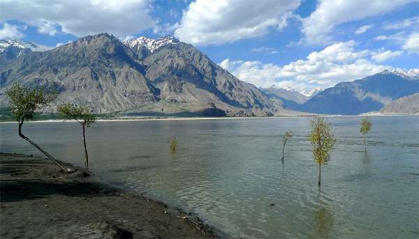 De machtige Indus in Skardu