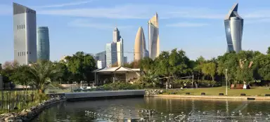 シャヒード公園を散策