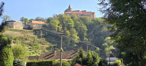 Ein Spaziergang um die Burg Pernštejn