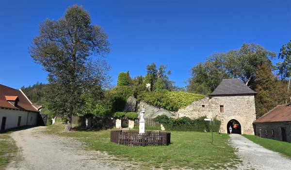 Kanonenbastion und erstes Tor