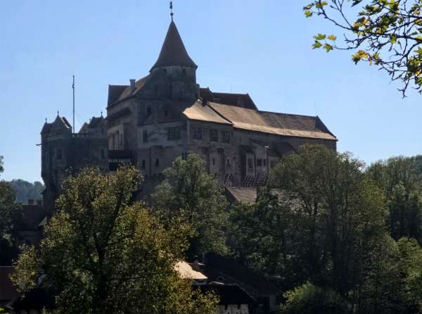 Blick auf die Burg von Dělové věžw