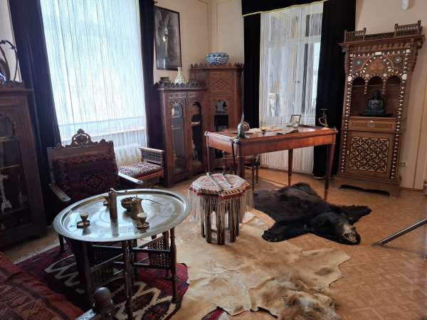 Lo studio di May