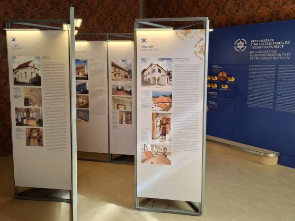 Exposición de monumentos judíos y su reconstrucción