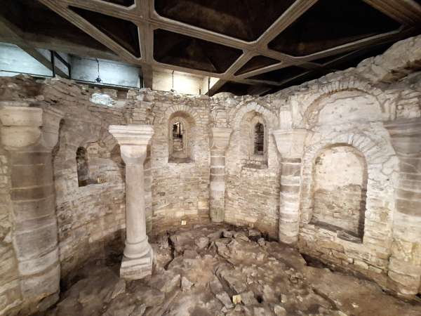 Romanesque crypt