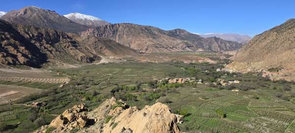 Wspinaczka do ruin Agadiru Sidi Chems