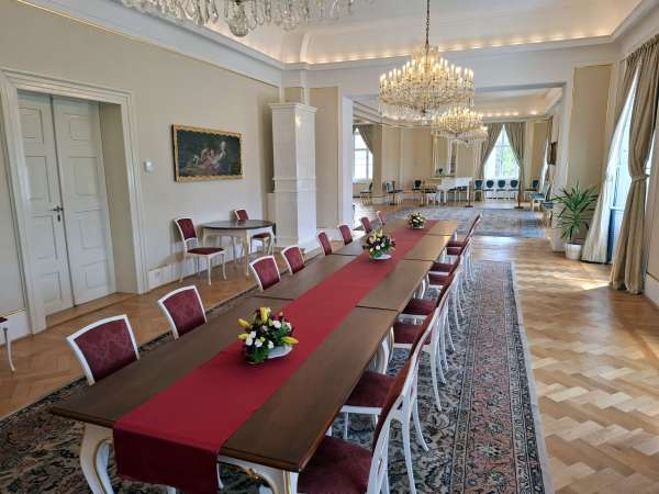 Muzieklounge en geweldige eetzaal
