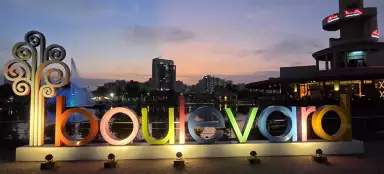 サルミヤのブールバード公園を散策