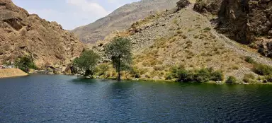 Die Straße zum ersten See von Haft Kul