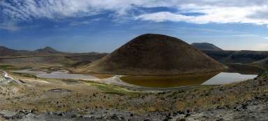 Вулканическое озеро Меке Гёлю