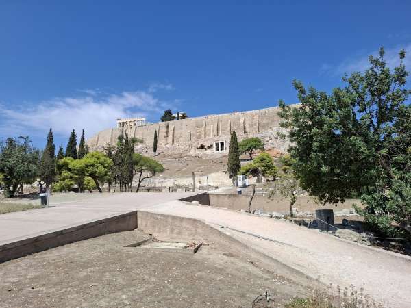 아크로폴리스에서의 하강