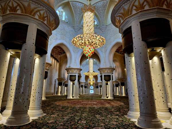 Zriedkavé lustre a rekordný koberec