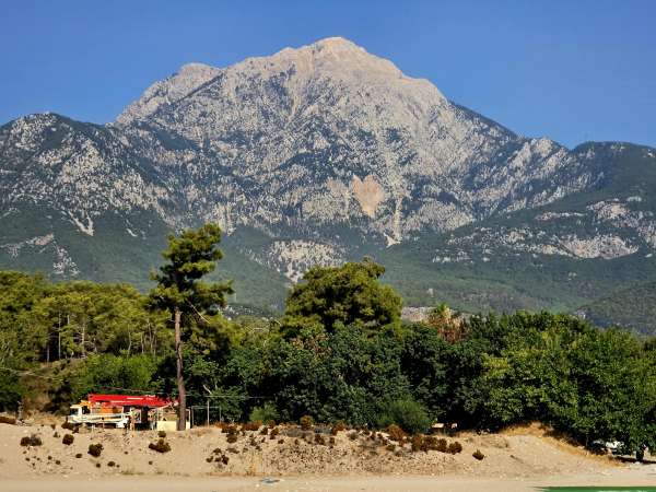 タフタリ・ダグの眺め (2366 m)