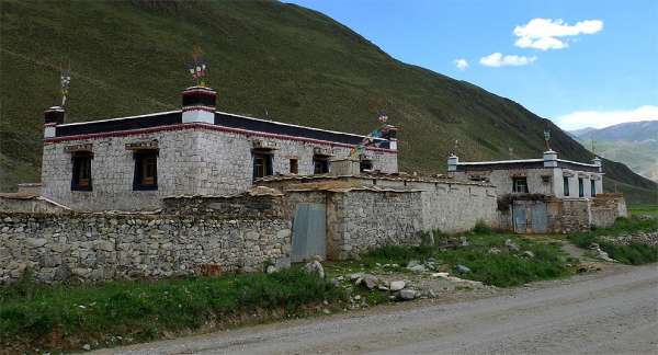 Typické tibetské domy