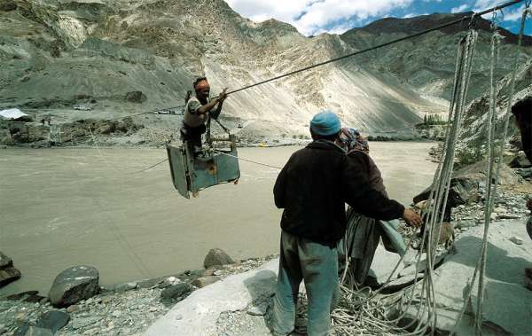 Téléphérique à travers le Zanskar