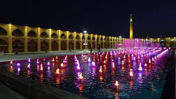 Plaza Sabzeh de noche