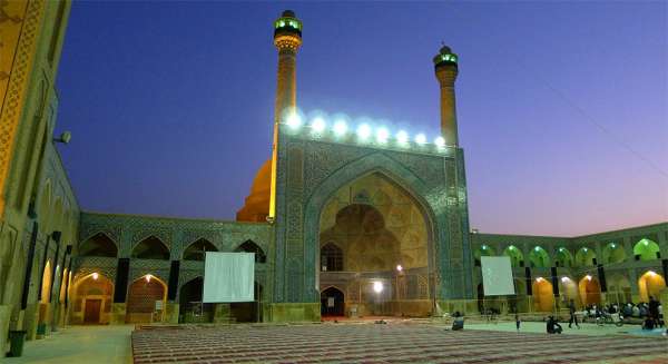 Jameh-moskee in de avond