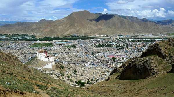 Outlook of the fort in Shigatse