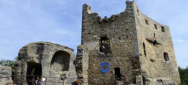 Die Ruinen der Burg Valečov: Unterkünfte