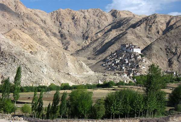 Veduta del monastero di Chemrey