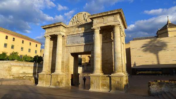 Porta del Puenta