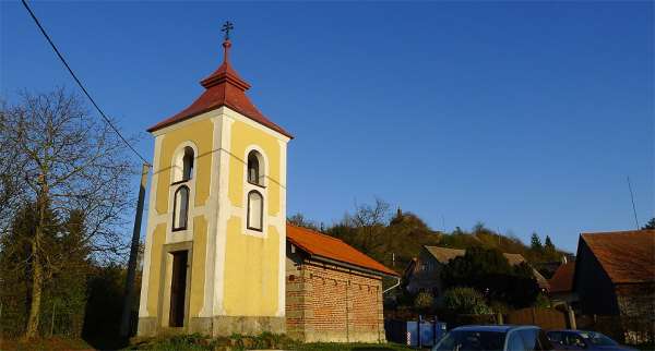 Der Glockenturm in Podhradí