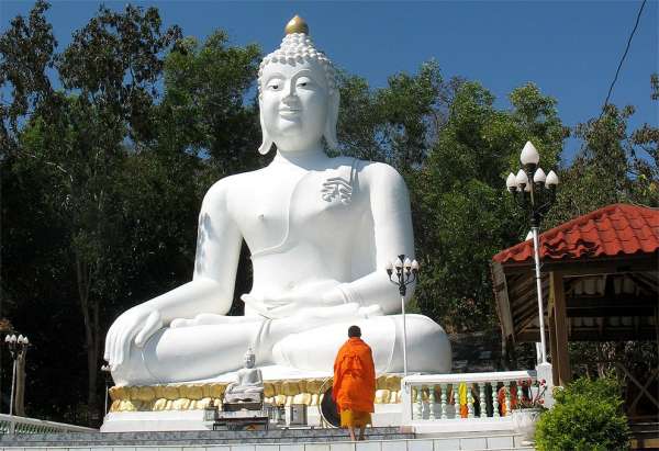 Duży biały Budda