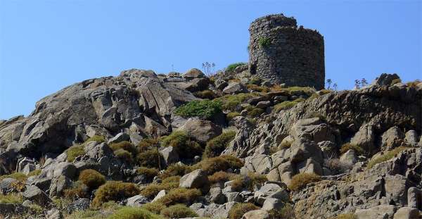 De ruïnes van het kasteel in Skala Eresou