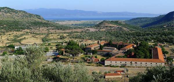 Panoramatický výhled na Moni Limonos