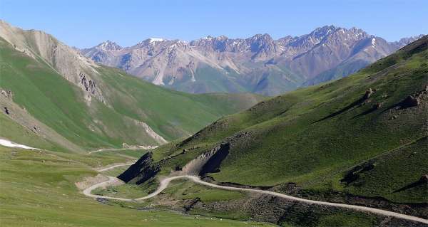 Weg naar Kalmak Ashu Pass