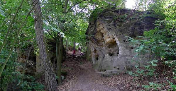 Rocas detrás del castillo