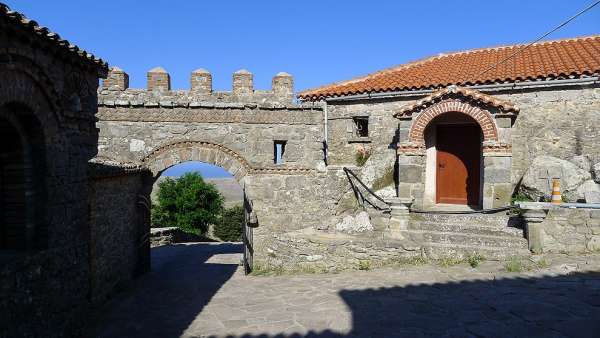 La porte du monastère