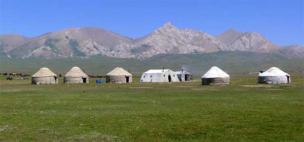 Campo di yurte di Bataj-Aral