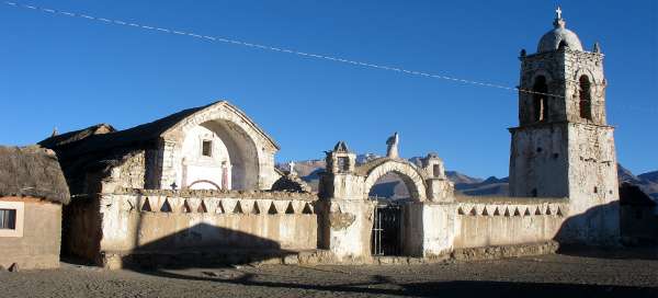 The picturesque church in Sajama: Weather and season