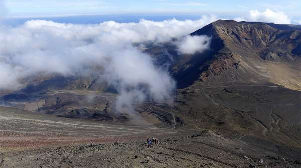 Juego de nubes sobre Tongarir