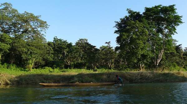 Een kanotocht in Chitwan