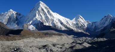BC Everest Trek sobre tres monturas