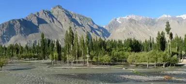 游览 Skard 及其周边地区