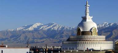 Spacer do Shanti Stupa