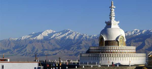 Walk to Shanti Stupa: Weather and season