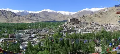 Vista da Nezer Latho Stupa