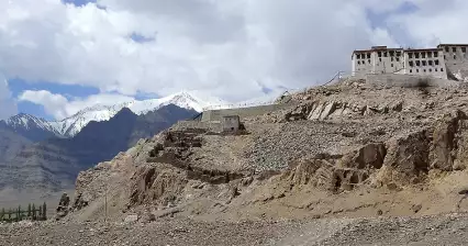 参观 Stakna Gompa 修道院