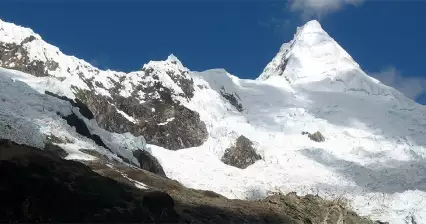 Beklimming naar het noorden van Alpamayo BC