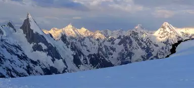 Randonnée à travers le col de Gondogoro La