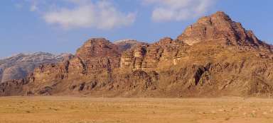 Pešo do dediny Wadi Rum