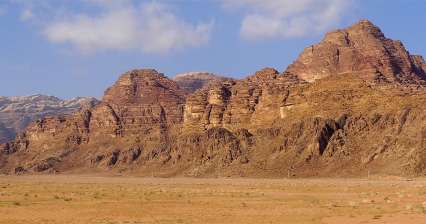 Pešo do dediny Wadi Rum
