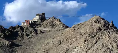 Salita al Namgyal Tsemo Gompa
