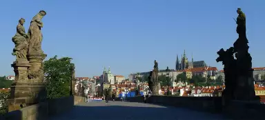 Karlsbrücke und Umgebung